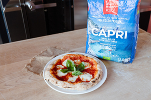 Harina de Pizza Orgánica Antico Molino Rosso Capri Tipo 1, Molido en Piedra, Bolsa de 12.5 kg, Hecho en Italia, Grado 260W, Sin Aditivos - Product Image 5