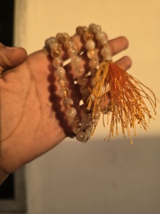 Collar Mala de 108 Cuentas de Citrino Natural Duradero al por Mayor, de 8mm, Hecho a Mano, para Oración, Meditación y Yoga, de Gujarat - Product Image 2