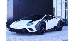 Coupé Usado de Alto Rendimiento 2024, Tracción en las Cuatro Ruedas, Transmisión Automática, Auto Deportivo Premium - Product Image 2