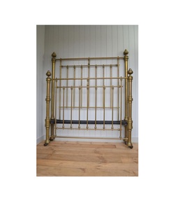 Lit en laiton de style intemporel pour les maisons de luxe avec des éléments de design artisanaux et des meubles de chambre à coucher d'inspiration vintage - Product Image 3