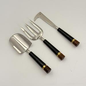 Nouveauté : Accessoires de jardin modernes, ensemble de 3 pièces, outils de jardin en métal avec manche en bois et résine, comprenant un râteau, une fourche, un couteau et une pelle - Product Image 3