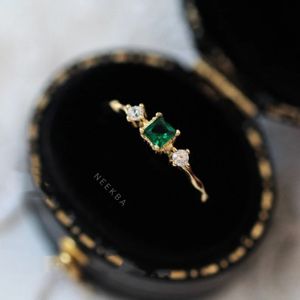 Anillo de oro sólido de 14K con diseño británico hecho a mano, anillo de diseño delicado minimalista, uso diario, anillo de oro, reemplazo de piedras preciosas disponible - Product Image 2