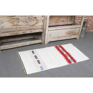 Alfombra turca vintage, pequeña, de 1.7x3.3 pies (51x102 cm), alfombra de lana con motivos de plantas y árboles blancos - Product Image 1