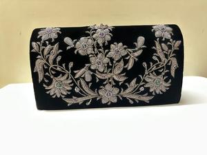 Bolso de mano de noche para mujer Terciopelo negro con Zari gris oxidado Adornado con ónix verde amatista y cuentas granate Monedero hecho a mano - Product Image 3