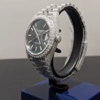 Montre d'affaires personnalisée à la mode plusieurs couleurs en acier inoxydable pour hommes montre cloutée de diamants