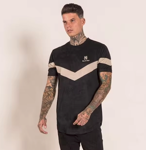 T-shirt pour homme en tissu suédé noir avec panneau beige sur la poitrine et les manches, bas incurvé, anti-froissement, respirant, décontracté - Product Image 4