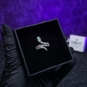 NOVAMART Fine Hallmark <b>Silver</b> Fashionable <b>Snake</b> <b>Ring</b> Elegant Vintage Sassy Design with Invisible Setting Claw Inlay Perfect Gift - Product Image 1