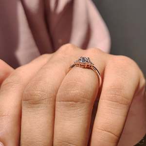 แหวนหมั้นเพชรทรงรีสไตล์มิวส์ - Product Image 3