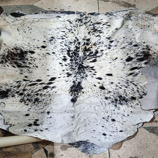 จุดดำบนพื้นขาว