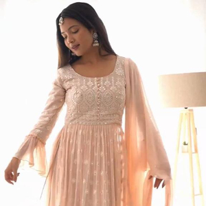 Lanzamiento del nuevo diseñador Party Wear Look Naira Cut Top con trabajo de secuencia de bordado pesado con Plazo Bottom y Dupatta - Product Image 1