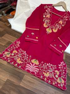 Ensemble de cordon pour femmes avec broderie florale modeste, dernière tendance |   Fournisseur en gros de tenues coordonnées haut et pantalon de créateur - Product Image 2