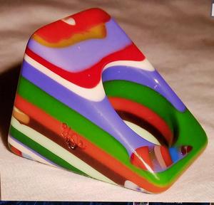 Vente en gros personnalisée de la meilleure qualité, fabriquée à la main et polie, belle bague en résine colorée pour femmes de l'Inde - Product Image 3