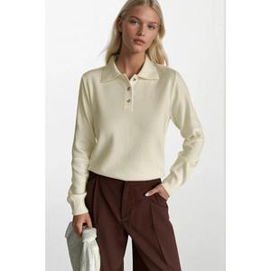 เสื้อโปโลคอปกสีทอง แต่งกระดุม ผ้าถัก - สีน้ำตาล - สีน้ำตาล - Product Image 1