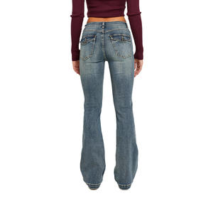 Pantalones vaqueros rasgados a la rodilla a la moda a medida para mujeres que ofrecen tela transpirable y silueta elegante ideal para conciertos - Product Image 4