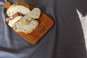 Planche à fromage en bois de meilleure qualité avec couteau en acier inoxydable, idéale pour toutes les occasions - Product Image 4