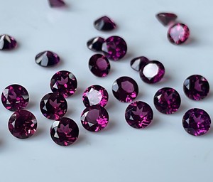 พลอยโกเมนโรโดไลต์สีชมพูธรรมชาติ10มม. พลอยโกเมนเจียระไนแบบหลวมสีชมพู - Product Image 3