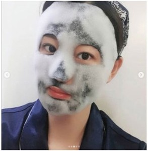 Feuille de masque à bulles carbonatée au charbon de bois pour un nettoyage en profondeur et un soin des pores Soins de la peau du visage de marque privée OEM ODM coréen - Product Image 3