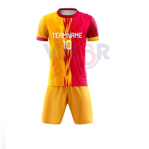 Short d'uniforme d'équipe de football de conception OEM de haute qualité, respirant et fabriqué en usine, ensemble avec logo imprimé par sublimation Nouvelle arrivée en vente - Product Image 3