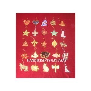Grossiste indien, prix le plus bas, ornements de Noël faits à la main en zari, ornements suspendus en tissu zari de différents motifs - Product Image 1