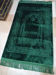 Tapis de prière en velours en gros OEM ODM - Ensemble cadeau de tapis islamique musulman haut de gamme avec pompon, fait main et écologique - Product Image 5