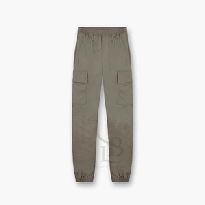 กางเกงคาร์โก้ลำลองแบบตรงสำหรับผู้ชายทันสมัยผ้าพันแขนเสื้อแบบปรับได้โลโก้สีดำเอวกลางมะกอก - Product Image 4