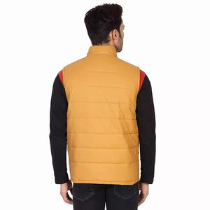 Veste d'hiver matelassée pour hommes avec une isolation épaisse et une coque résistante au vent et des coutures durables pour la chaleur et le confort en plein air - Product Image 2