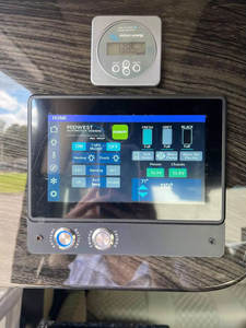 Autocaravana Sprinter Negra de Aluminio Ligero, Una Habitación, Lujo, Capacidad para 4-6 Pasajeros, para Viajes Todoterreno y Camping - Product Image 5