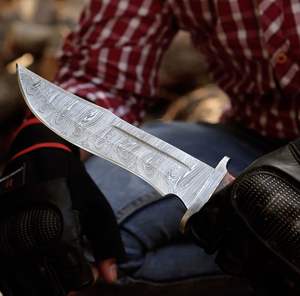 Cuchillo de Supervivencia para Campismo y Caza, Hecho a Mano con Acero de Damasco de Alta Calidad, con Mango de Madera y Funda Personalizada - Product Image 3