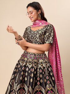Ensemble Lehenga Choli à imprimé floral pour femme, semi-cousu avec fermeture à glissière latérale et Dupatta - Product Image 3