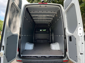 Mercedes-Benz Sprinter 3500 2021 Usado Recientemente, Volante a la Izquierda, 1-25000 Millas, Origen Estadounidense - Product Image 2