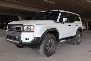 Toyota PRADO LC250 TXL 2.4L SUV Automatique R20 Cuir Blanc d'occasion 2024 avec options éclairage LED à vendre - Product Image 3