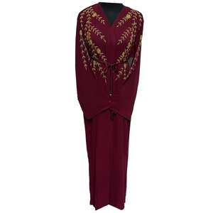 Maroon Femme Open Front Chiffon Abaya Jalabiya longue robe avec Hand Bead Work - Product Image 3