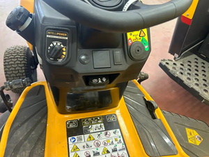 À vendre : Tondeuse autoportée Cub Cadet XT1 LT46/XT1 LT42, plateau de coupe de 46 pouces, 23 CV, série Enduro, seulement 26,7 heures de fonctionnement, pratiquement neuve. - Product Image 4