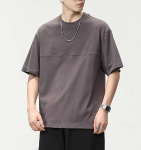 Vente en gros de nouveaux vêtements décontractés d'été pour hommes T-shirt ample à manches courtes à séchage rapide avec logo personnalisable coupe régulière motif solide - Product Image 1