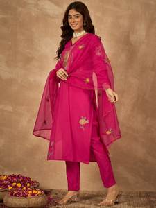 Hermosos Conjuntos Modernos de Salwar Kameez Reversibles de Chanderi Puro con Blusas Bordadas y Diseños Impresionantes para Todas las Temporadas - Product Image 5