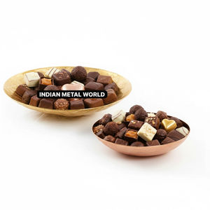 Bol à chocolat en métal finition or et cuivre élégant, présentoir à dessert décoratif, cadeau festif par Indian Metal World - Product Image 1