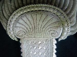 Epaulettes Bordadas con Plata, Insignia de Hombro para Uniforme Ceremonial, 100% Algodón, Flecos Blancos de Alambre - Product Image 5