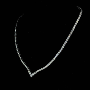 สร้อยคอเทนนิสทรงวีคลาสสิก สีเงิน ประดับเพชร - Product Image 3