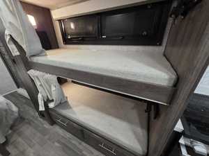 รถบ้านมือสองปี 2023 Entegra Od-yssey 31F Class C - Product Image 3