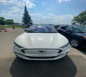 NEAT 2023, Mustang Mach-E 98 kWh I, Bajo kilometraje, Transmisión automática, Techo solar panorámico, Luces LED, Luces diurnas LED - Product Image 1