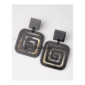 ต่างหูฮอร์นต่างหูฮอร์นออกแบบแฟนซีคุณภาพสูงสีธรรมชาติสำหรับผู้หญิงต่างหูฮอร์นสำหรับงานปาร์ตี้งานแต่งงาน - Product Image 3