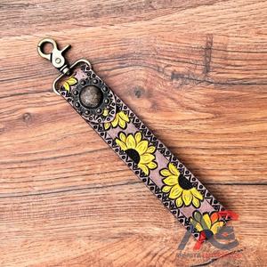 Correa de muñeca de girasol de cuero mecanizado a mano occidental más vendida, llavero con cordón, Clip de llave de cuero genuino personalizado, regalos de vaquera - Product Image 1