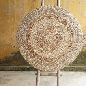 Tapis rond en 100% d'herbe de mer naturelle pour la décoration de la maison fait à la main au Vietnam - Product Image 6