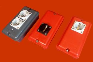 Caja de perfil bajo PS-14L5, diseñada para un enchufe SCHUKO - Product Image 2