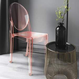 Ensemble de 4 chaises Ghost en plastique transparent - Chaises d'appoint modernes roses pour salles à manger et événements - Product Image 1
