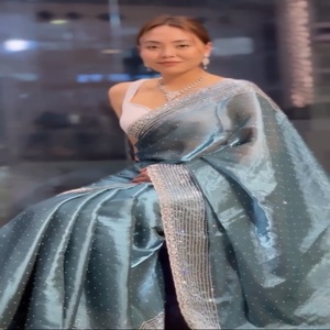 Indian Boutique Exclusive Trendy Tissu de Soie Broderie Sari Designer Ethnique Numérique Imprimé Mariée Exclusif Trendy Saree - Product Image 1