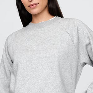 เสื้อสเวตเชิ้ตผู้หญิงสีพื้น ทรงโอเวอร์ไซส์ แขนยาว สำหรับฤดูหนาว คอกลม ปี 2026 รับทำโลโก้ตามสั่ง สำหรับผู้ซื้อขายส่ง ทนทาน - Product Image 2