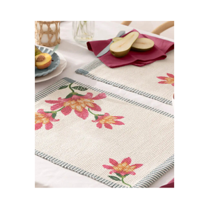 Tapis de salle à manger faits sur mesure pour les événements en coton biodégradable avec détails brodés Kalamkari faits à la main imprimés de fleurs bleues - Product Image 5