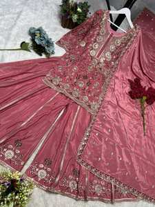 Nouvelle collection de Salwar Kameez haut-pantalon et dupatta, prêts à porter, avec broderies et sequins lourds, RADHE EXPORT, pour les fêtes. - Product Image 2