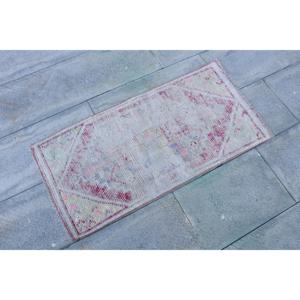 Alfombra Pequeña Vintage de 1.7x3.37 pies (51x103 cm), Alfombra Turca Roja con Estampado Animal - Product Image 3